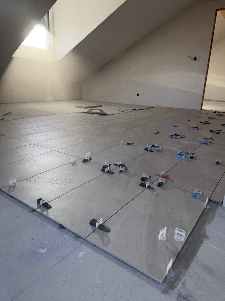 Carrelage grès cérame rectifié — Combles aménagés