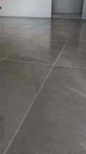 Carrelage grès cérame rectifié — Combles aménagés